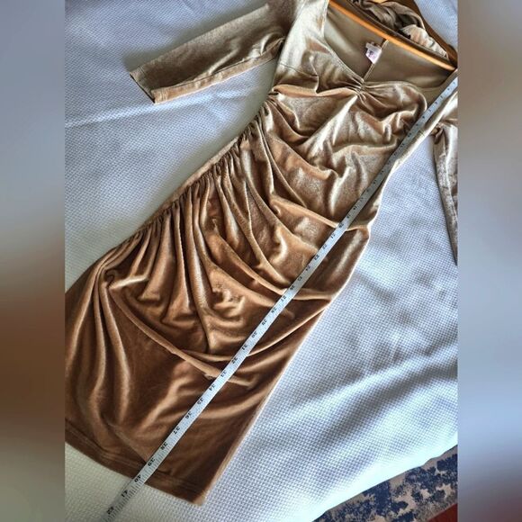 Deadly Dames Film Noir Dress Velvet rushed sides for perfect fitting - Picture 13 of 13